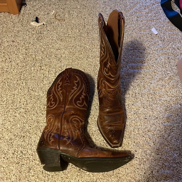Women’s Ariat Snip toe cowboy boots - Picture 2 of 6